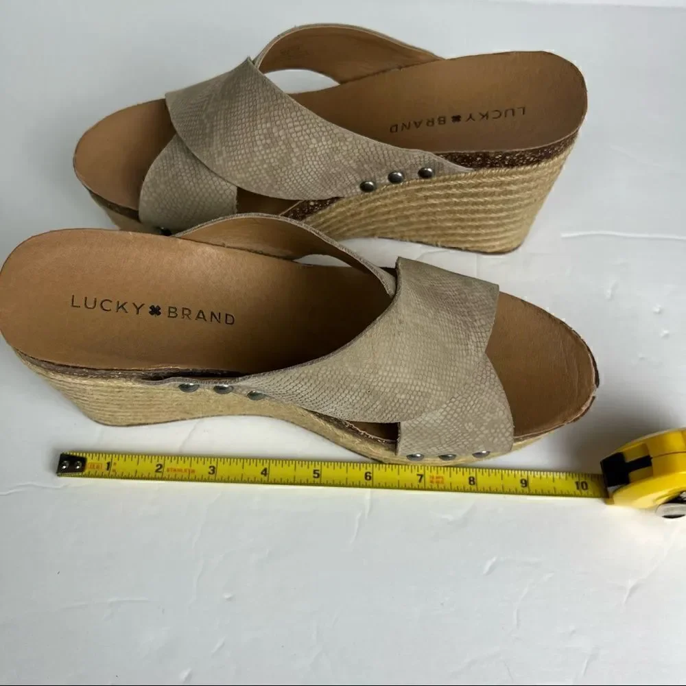 Lucky Brand Wedge Neeka Sandals Snake Skin Print Tan Cream Leather Upper 9M